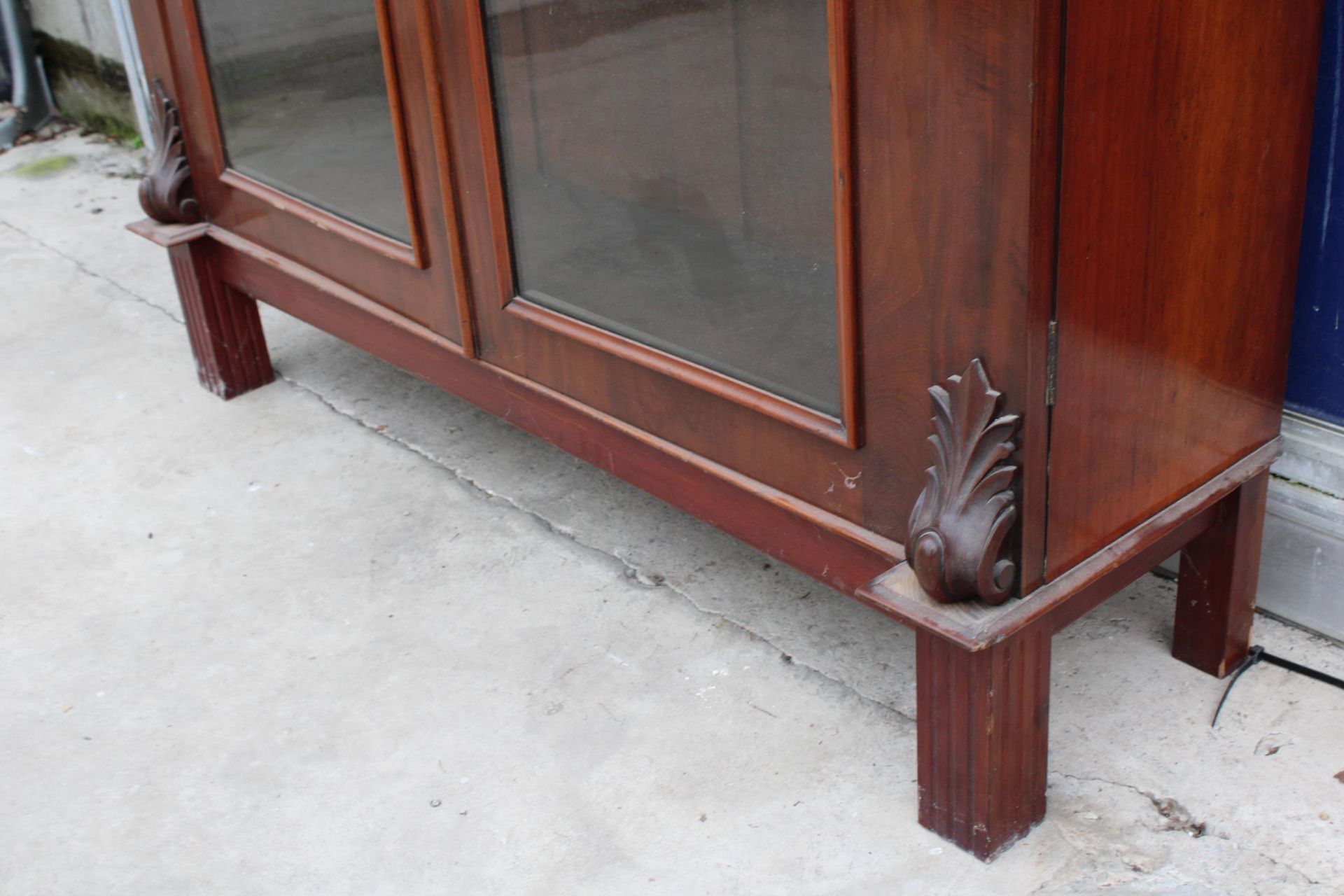 A VICTORIAN MAHOGANY TWO DOOR GLAZED BOOKCASE 59" WIDE - Image 3 of 5