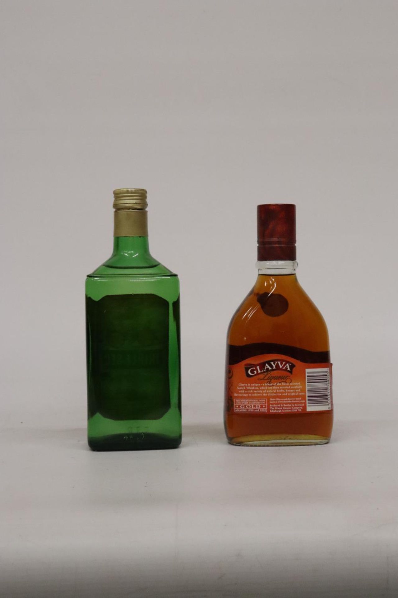 TWO BOTTLES OF LIQUEUR TO INCLUDE A 70CL BOTTLE OF TRIPLE SEC AND A 50CL BOTTLE OF GLAYVA - Image 3 of 4