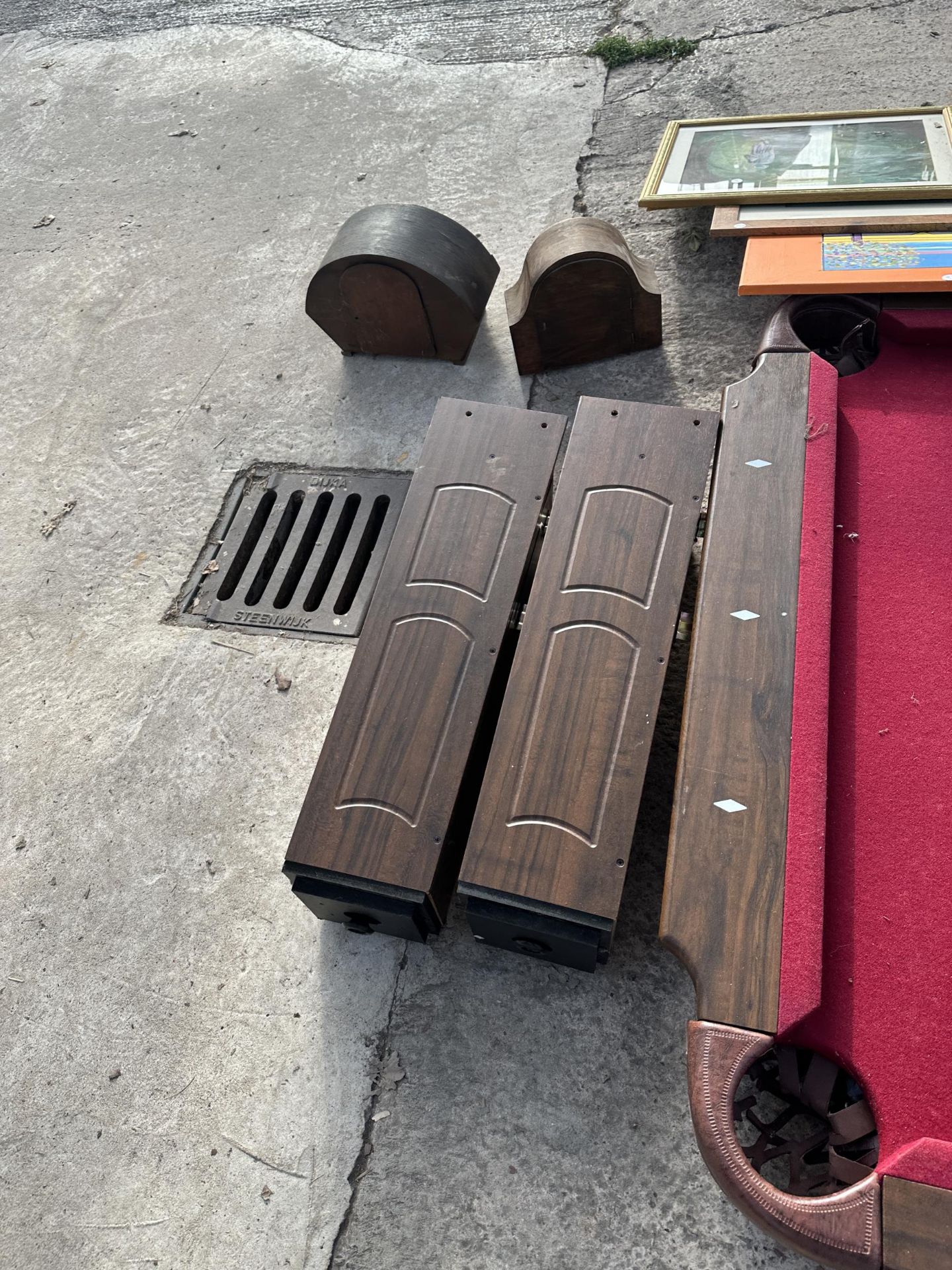 A LARGE POOL TABLE WITH TWO CUES AND A SET OF BALLS - Image 6 of 6