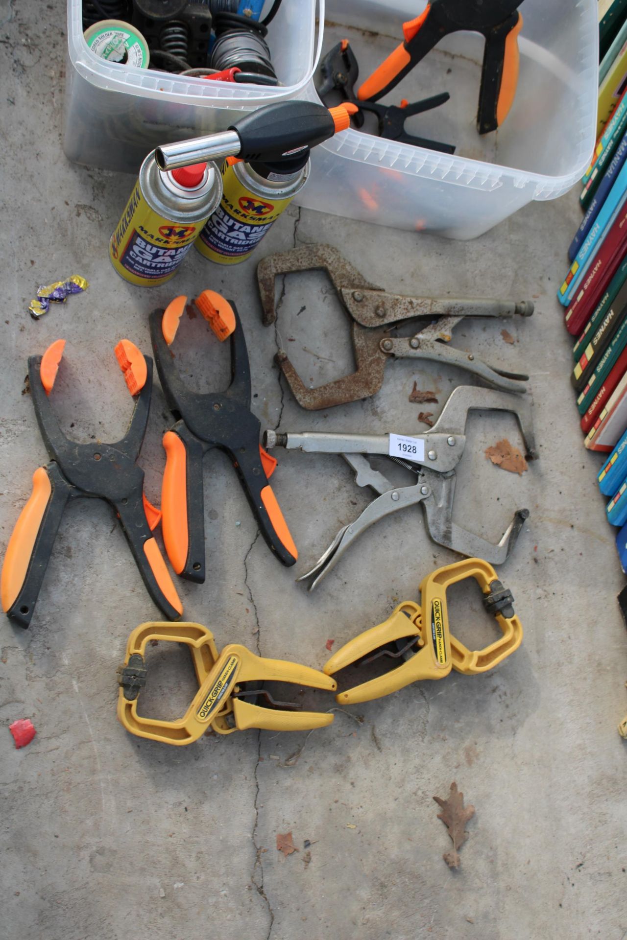 AN ASSORTMENT OF TOOLS AND CLAMPS TO INCLUDE A SOLDERING IRON AND WIRE ETC - Image 4 of 4