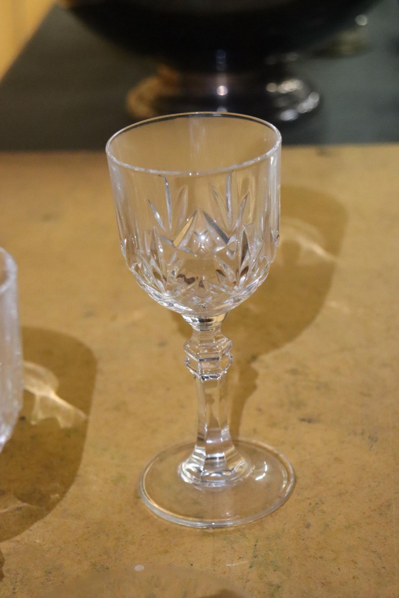 A QUANTITY OF EDINBURGH CRYSTAL DRINKING GLASSES - Image 5 of 8