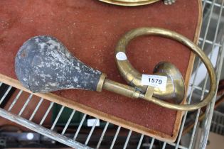 A VINTAGE BRASS CAR HORN IN WORKING ORDER