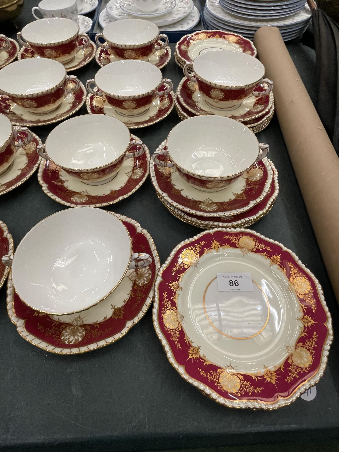 AN EIGHTY EIGHT PIECE ROYAL WORCESTER HATFIELD RED DINNER SERVICE GOLD SHELLS AND LEAVES WITH A - Image 5 of 10