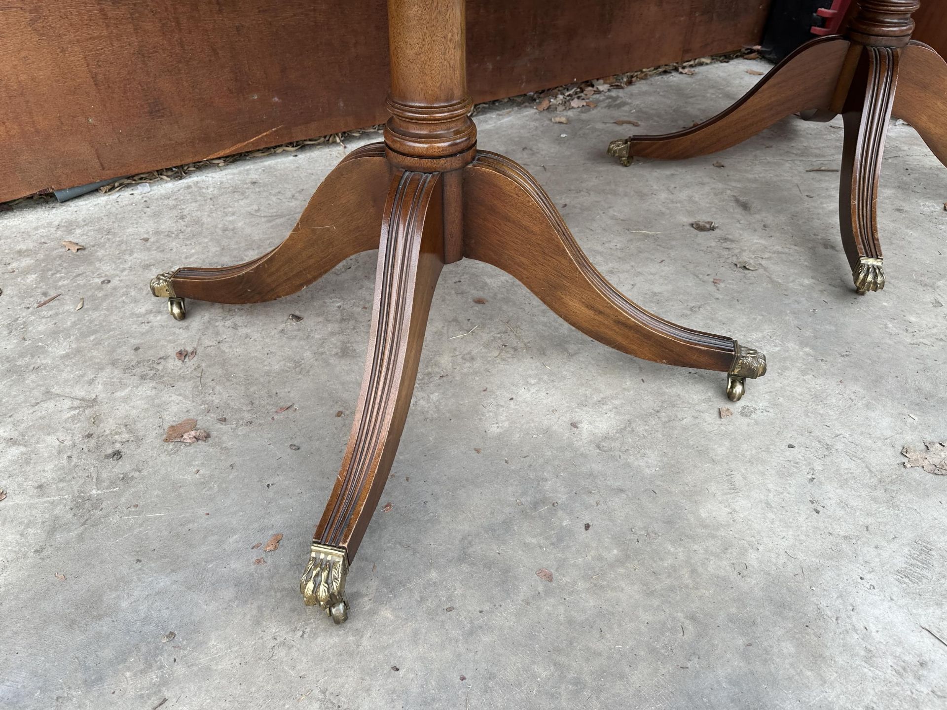 A MAHOGANY TWIN PEDESTAL DINING TABLE WITH THREE EXTRA LEAVES - Image 4 of 7