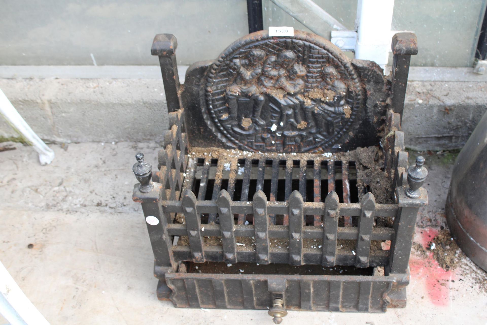 A VINTAGE AND DECORATIVE CAST IRON FIRE GRATE WITH ASH TRAY