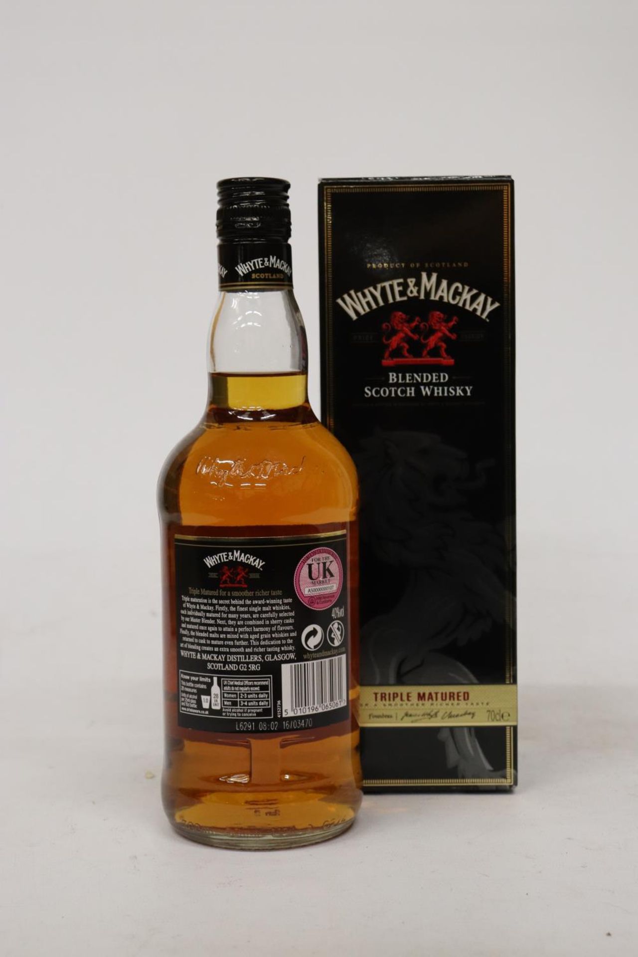 A WHITE AND MACKAY BLENDED SCOTCH WHISKY, BOXED - Image 2 of 5