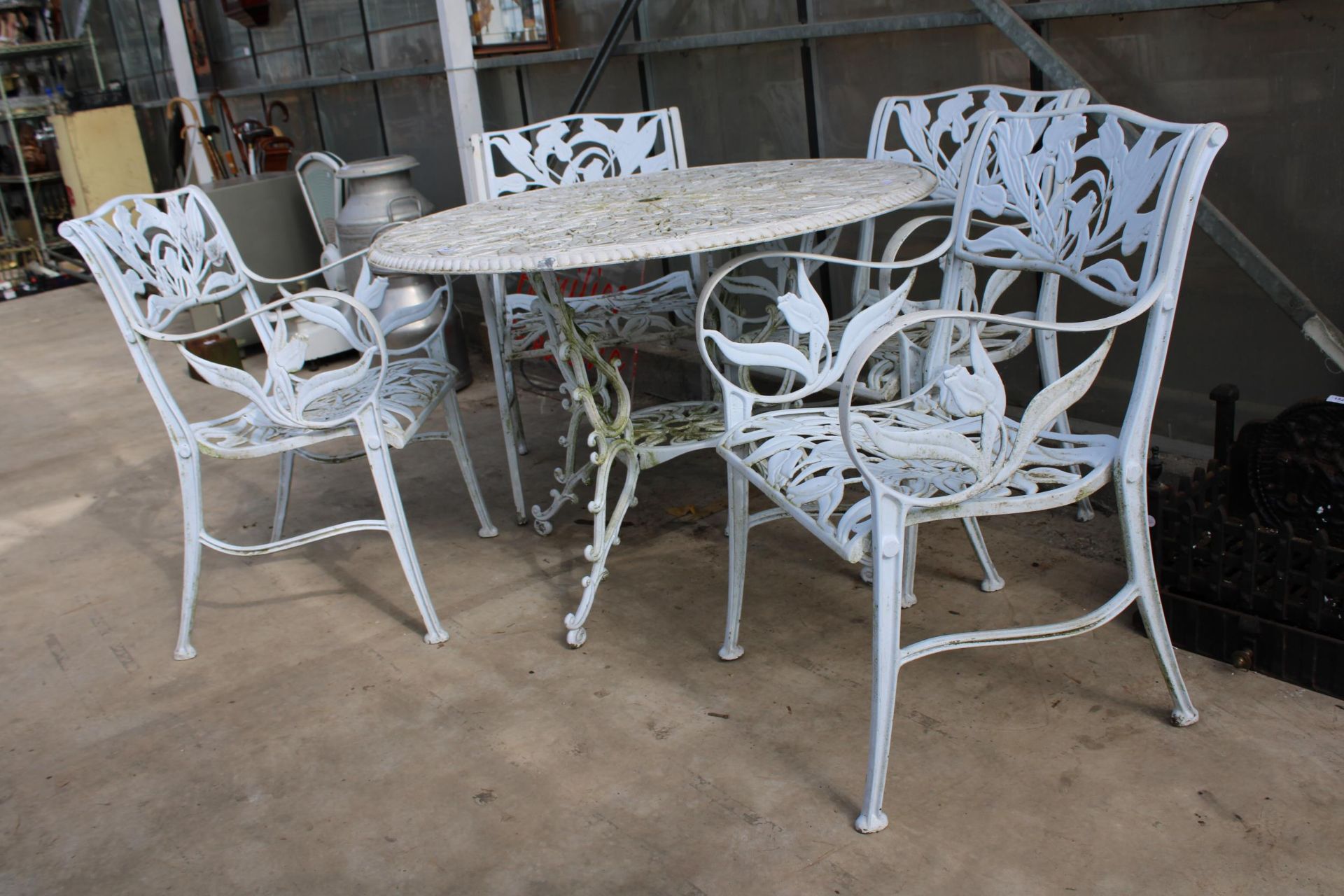 A WHITE CAST ALLOY BISTRO SET COMPRISING OF A LARGE ROUND TABLE AND FOUR CARVER CHAIRS - Bild 3 aus 3