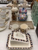 A CERAMIC LOT TO INCLUDE A WALL PLAQUE WITH CHERUBS, OVAL CLOISONNE STYLE TRINKET BOXES,