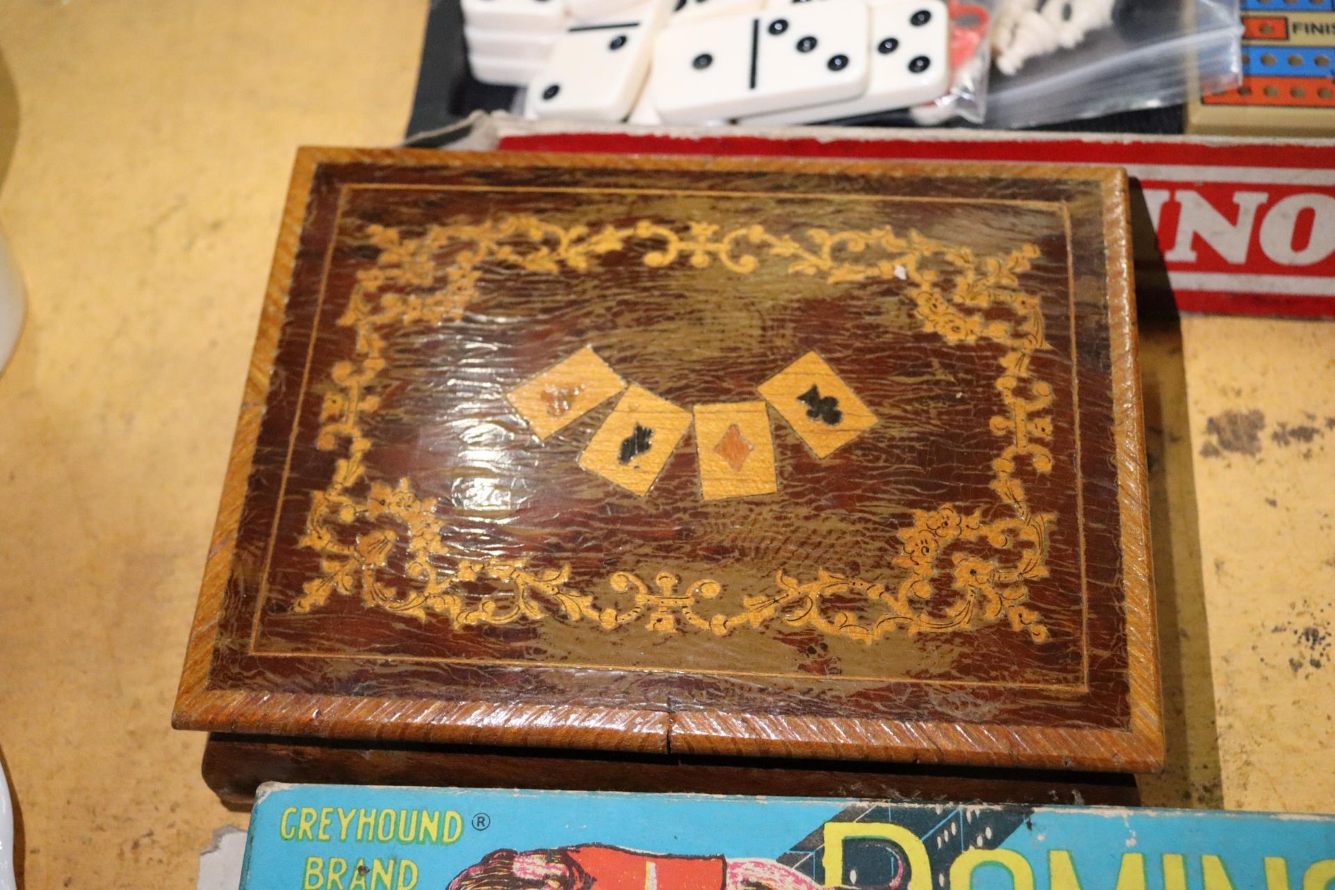 A QUANTITY OF GAMES TO INCLUDE CRIBBAGE BOARDS, DOMINOES, DRAUGHTS, ETC., - Image 5 of 8