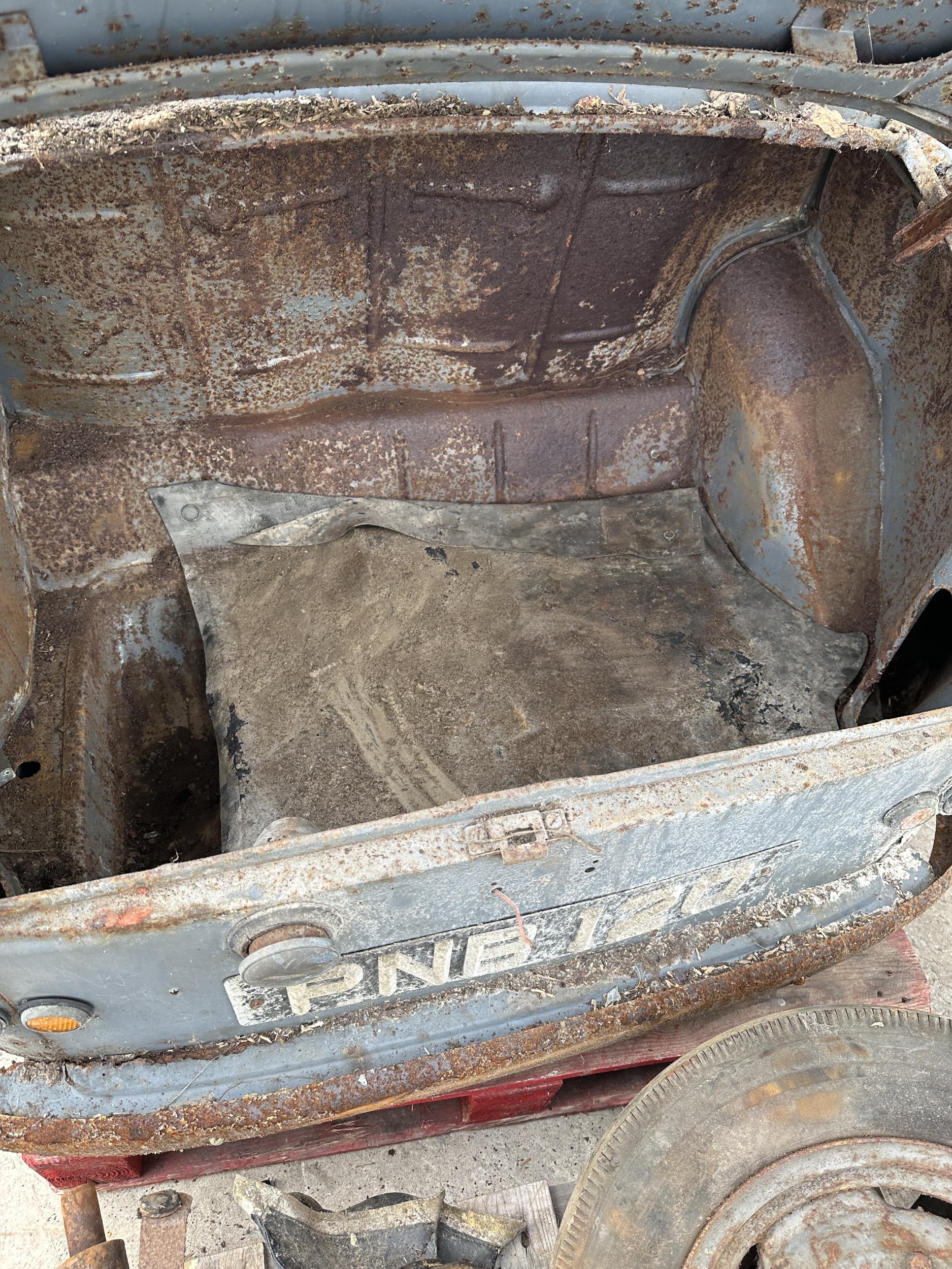 A VINTAGE AUSTIN A30 BARN FIND RESTORATION PROJECT COMPLETE WITH A NUMBER OF SPARE PARTS TO - Bild 11 aus 19