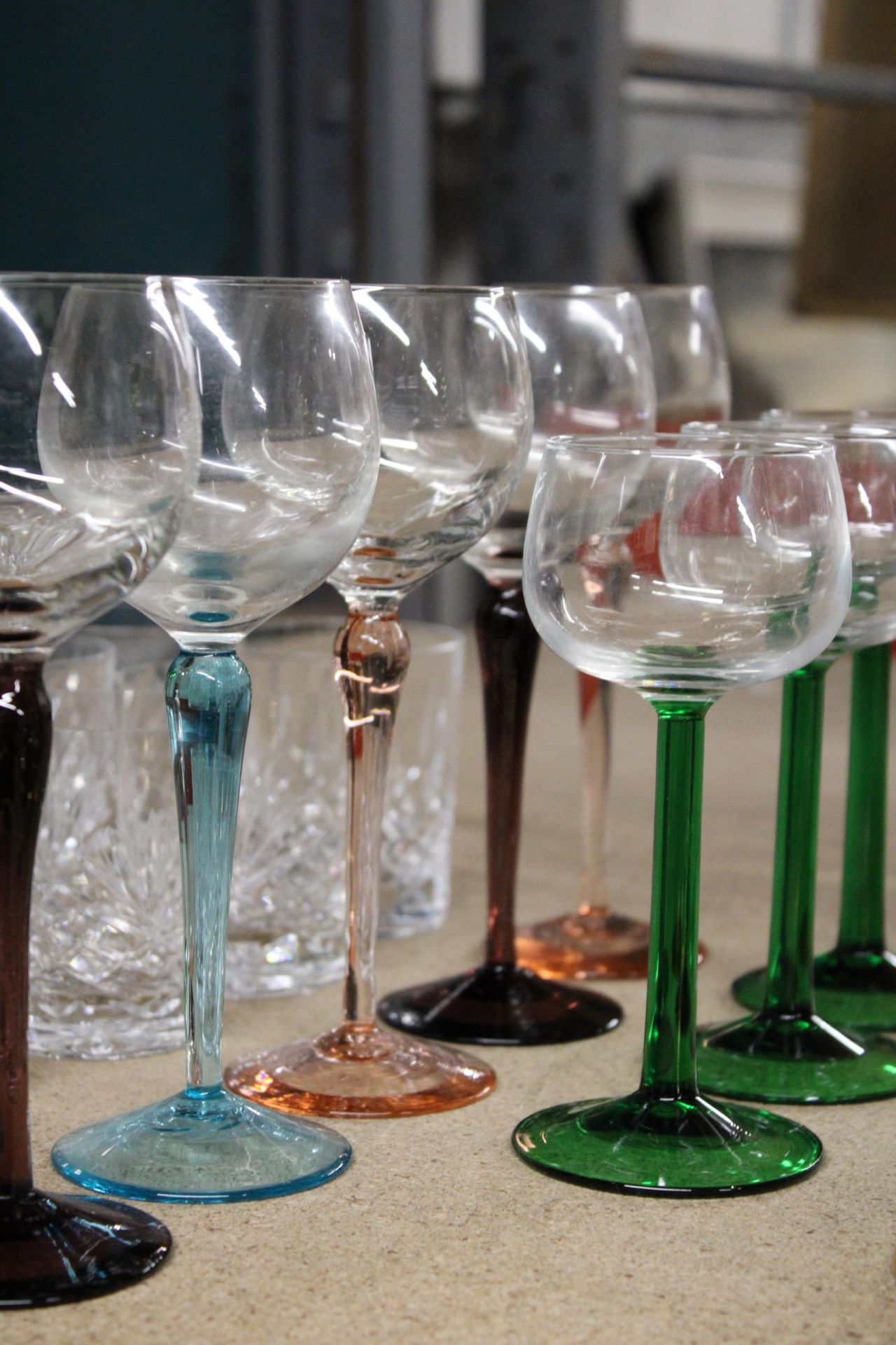 A QUANTITY OF WINE GLASSES WITH COLOURED STEMS AND CUT GLASS TUMBLERS - Image 3 of 5