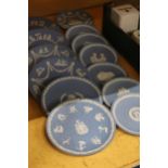 A QUANTITY OF WEDGWOOD JASPERWARE CABINET PLATES - 13 IN TOTAL