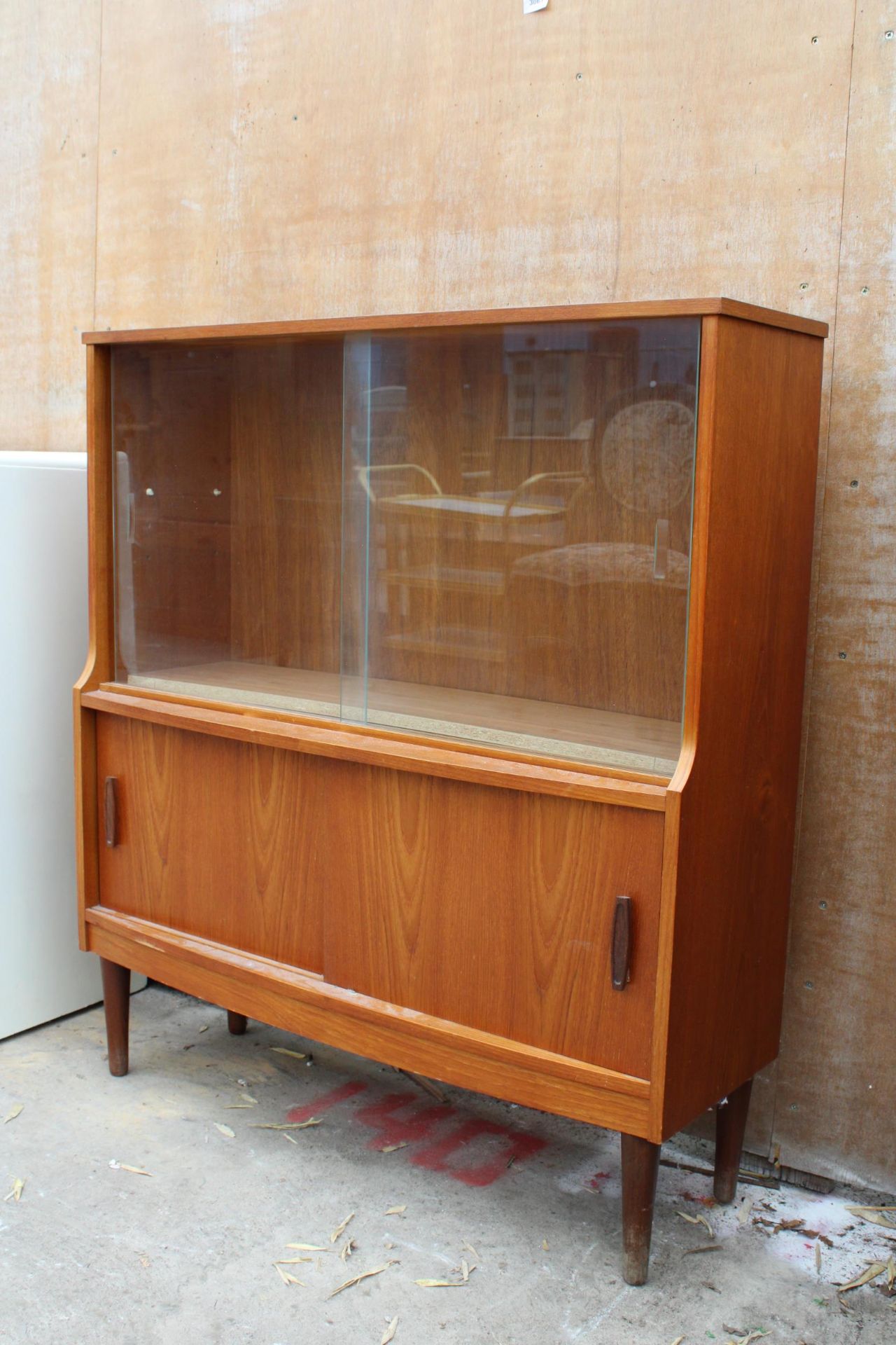 A RETRO TEAK DONCRAFT FURNITURE RETRO BOOKCASE WITH FOUR SLIDING DOORS, TWO BEING GLASS 36" WIDE - Image 2 of 3