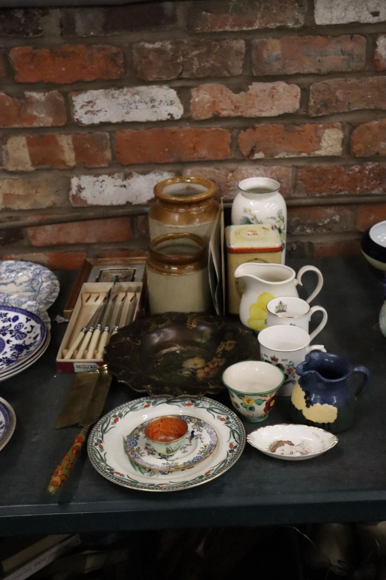 A MIXED LOT TO INCLUDE A VICTORIAN PAPIER MACHE FLORAL BOWL, STONEWARE STORAGE JARS, A PRINKNASH ' - Image 2 of 18