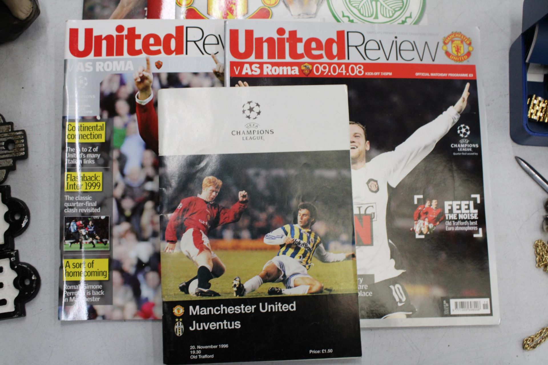 TEN VINTAGE MANCHESTER UNITED PROGRAMMES, TO INCLUDE BARCELONA AND JUVENTUS - Bild 5 aus 6