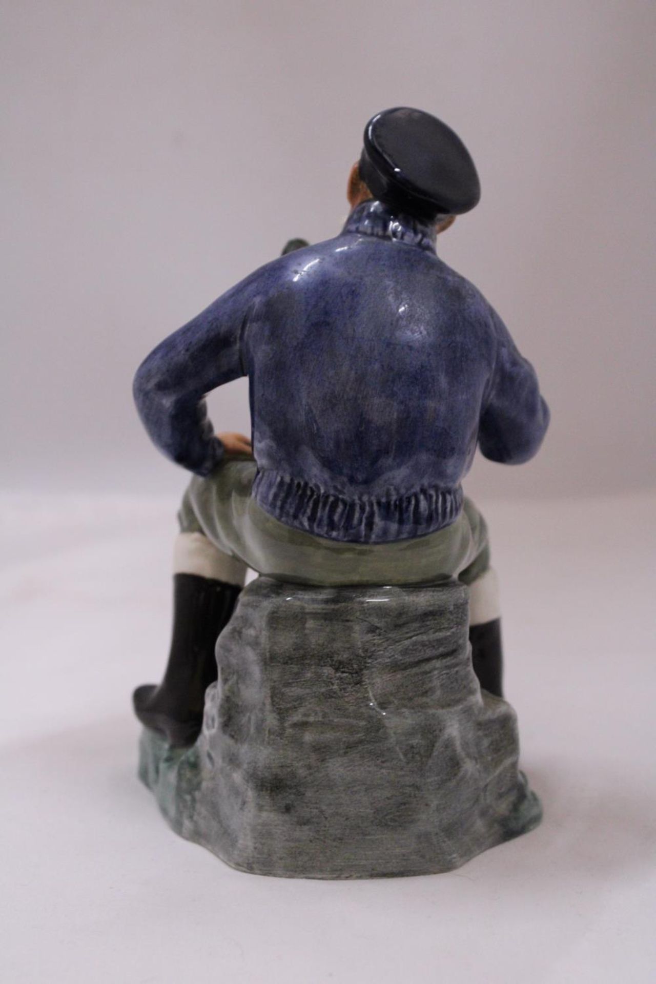 A ROYAL DOULTON "THE LOBSTER MAN" FIGURINE HN2317 - Image 3 of 5