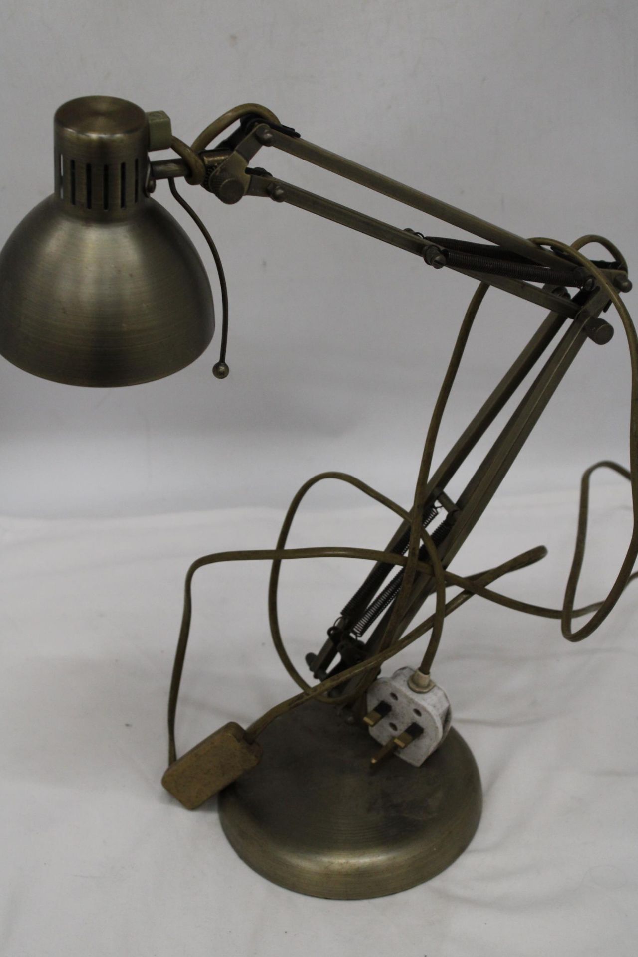 A VINTAGE METAL ANGLEPOISE LAMP - Image 6 of 6