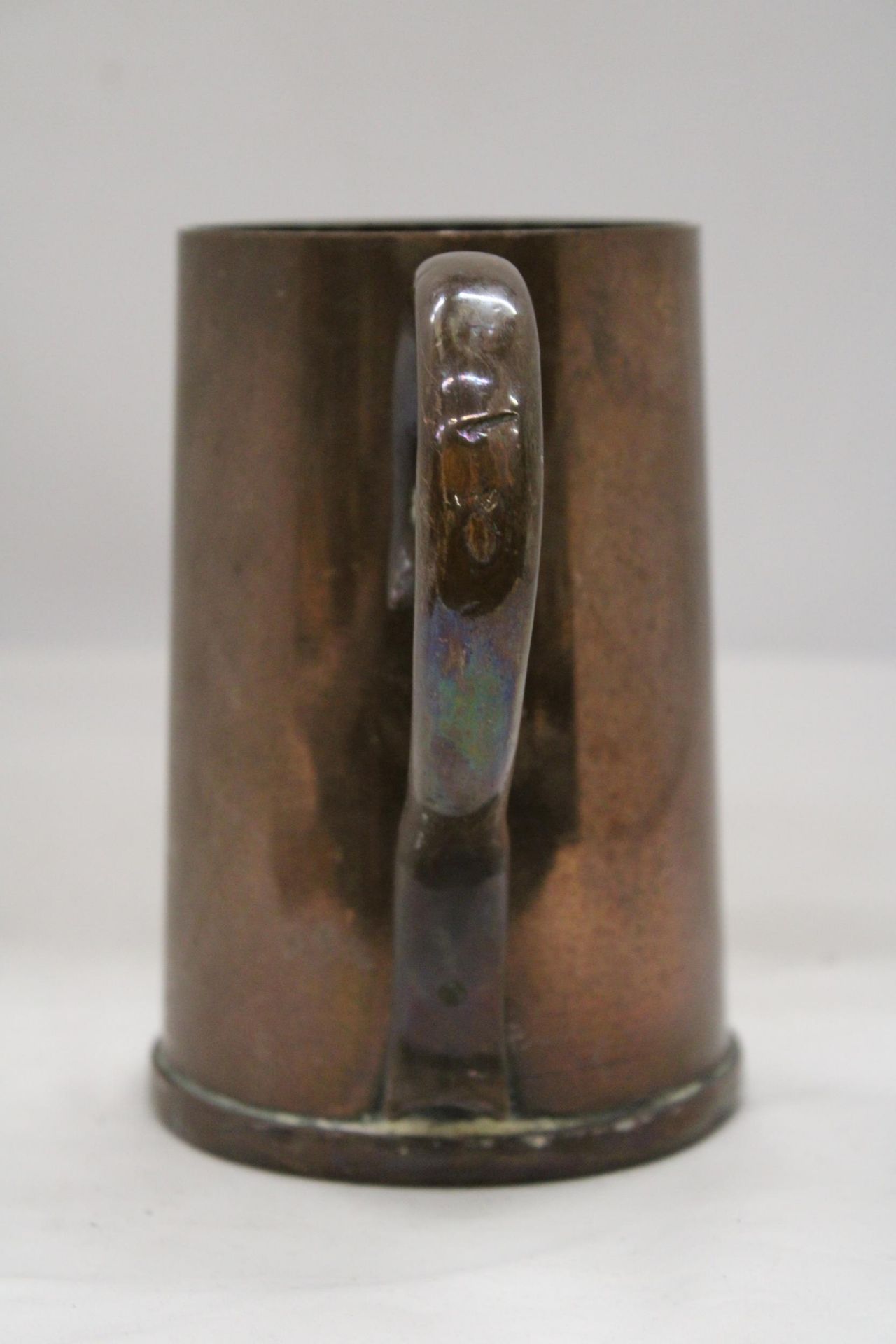 A VERY HEAVY VINTAGE COPPER TANKARD - Image 5 of 6