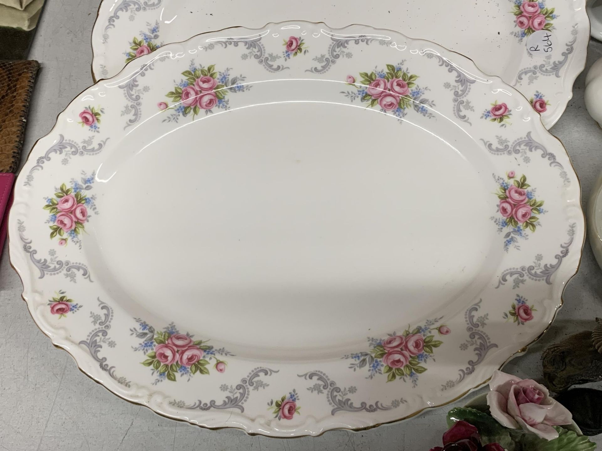 A QUANTITY OF CHINA AND CERAMIC ITEMS TO INCLUDE ROYAL ALBERT 'TRANQUILITY' SERVING PLATES, BELLS, - Image 2 of 7