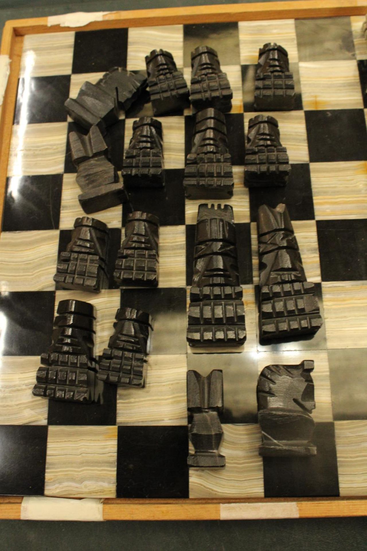 A COMPLETE MARBLE AND STONE CHESS SET WITH CARVED PIECES - Image 5 of 5