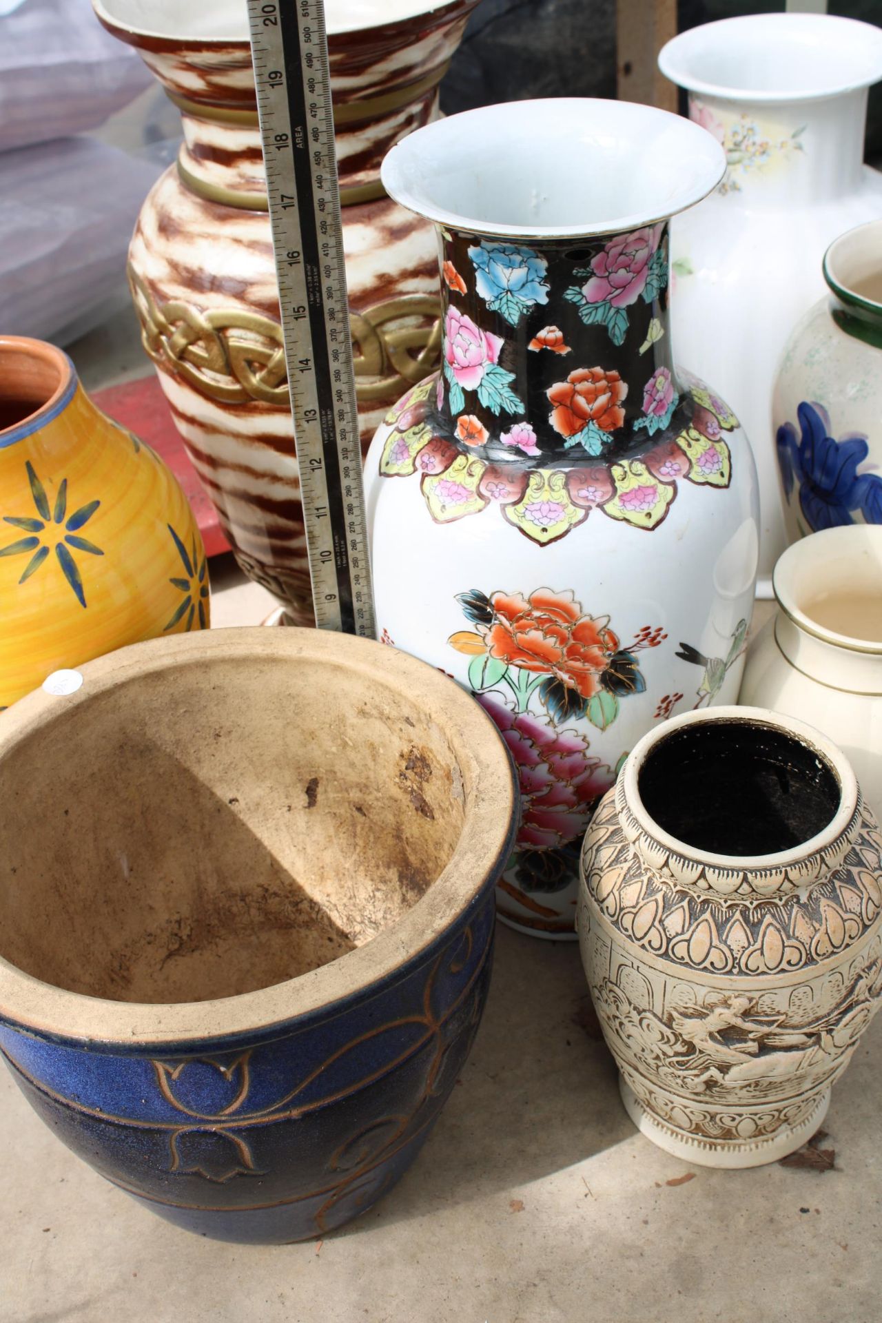 AN ASSORTMENT OF GLAZED AND CERAMIC VASES AND PLANTERS ETC - Image 3 of 3