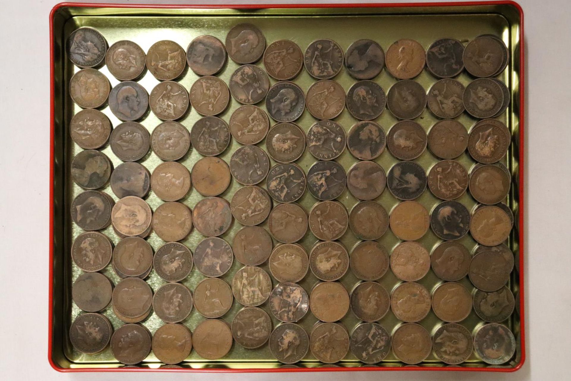 APPROXIMATELY 530 PRE-DECIMAL BRITISH ONE PENNY COINS DATING FROM 1861 TO THE 1960'S - Image 2 of 5