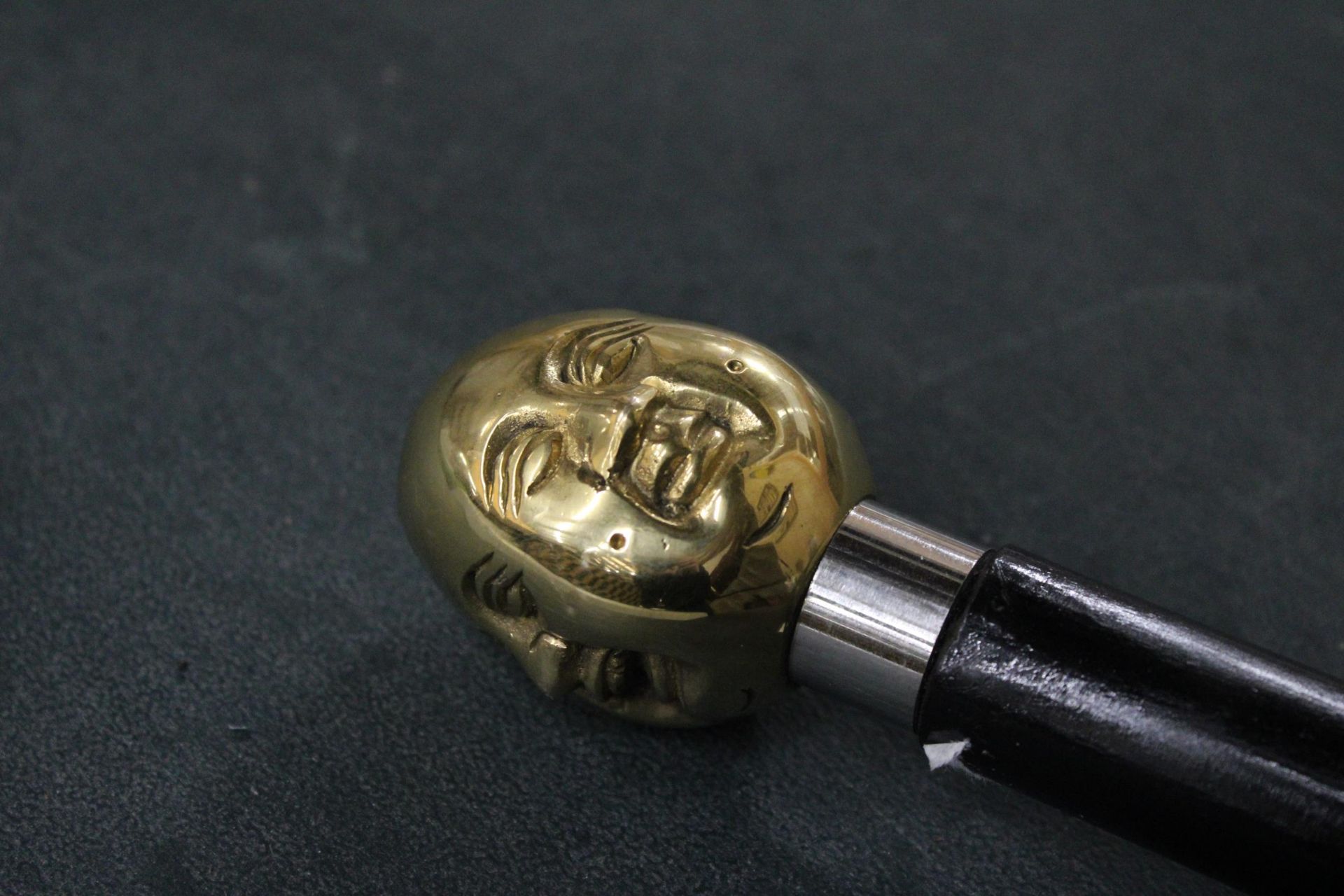 A BRASS FOUR FACED BUDDHA HANDLE WALKING STICK - Image 5 of 6