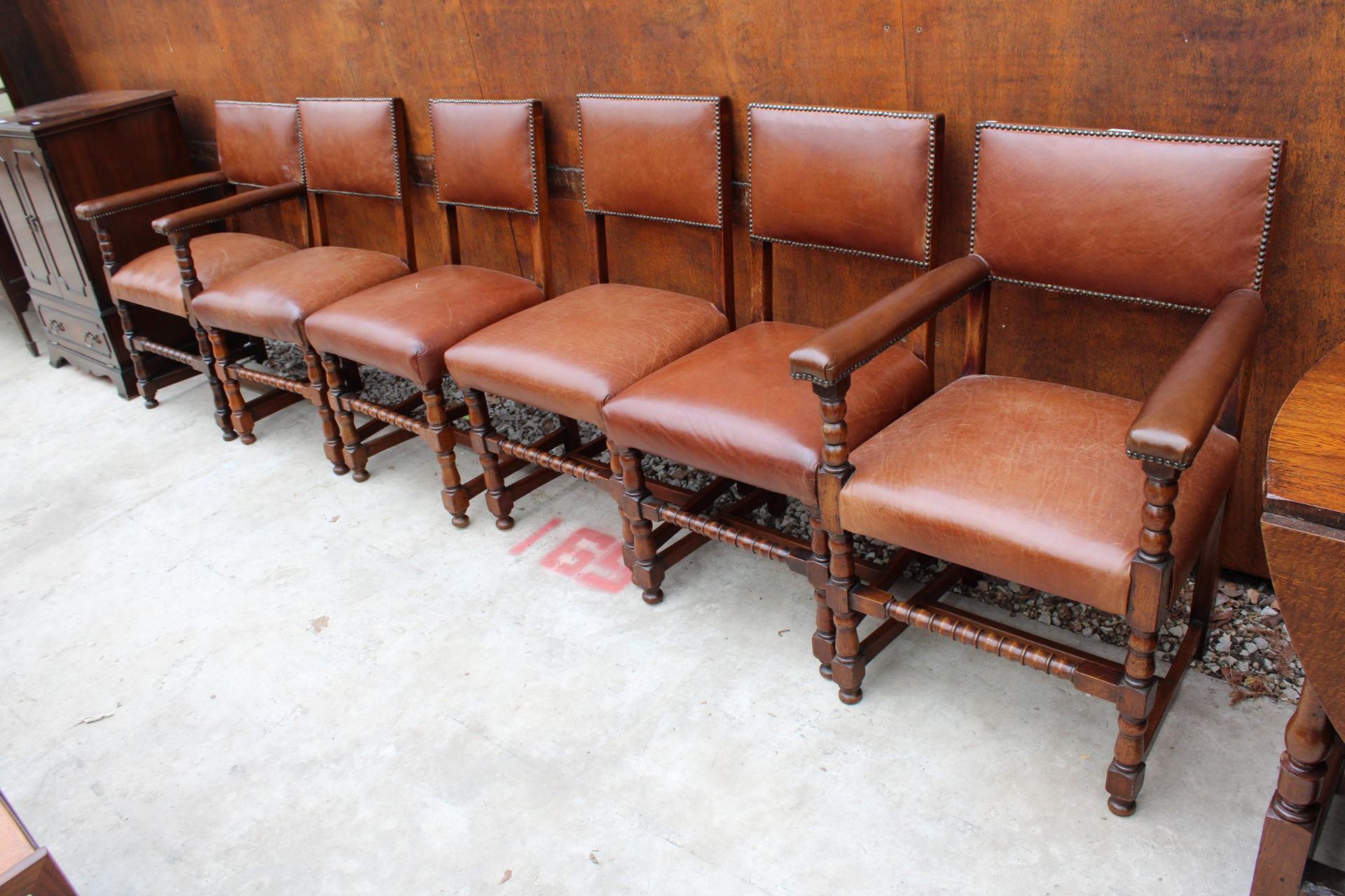 A SET OF SIX GEORGE III STYLE DINING CHAIRS WITH LEATHER SEATS AND BACKS ON TURNED LEGS AND BOBBIN