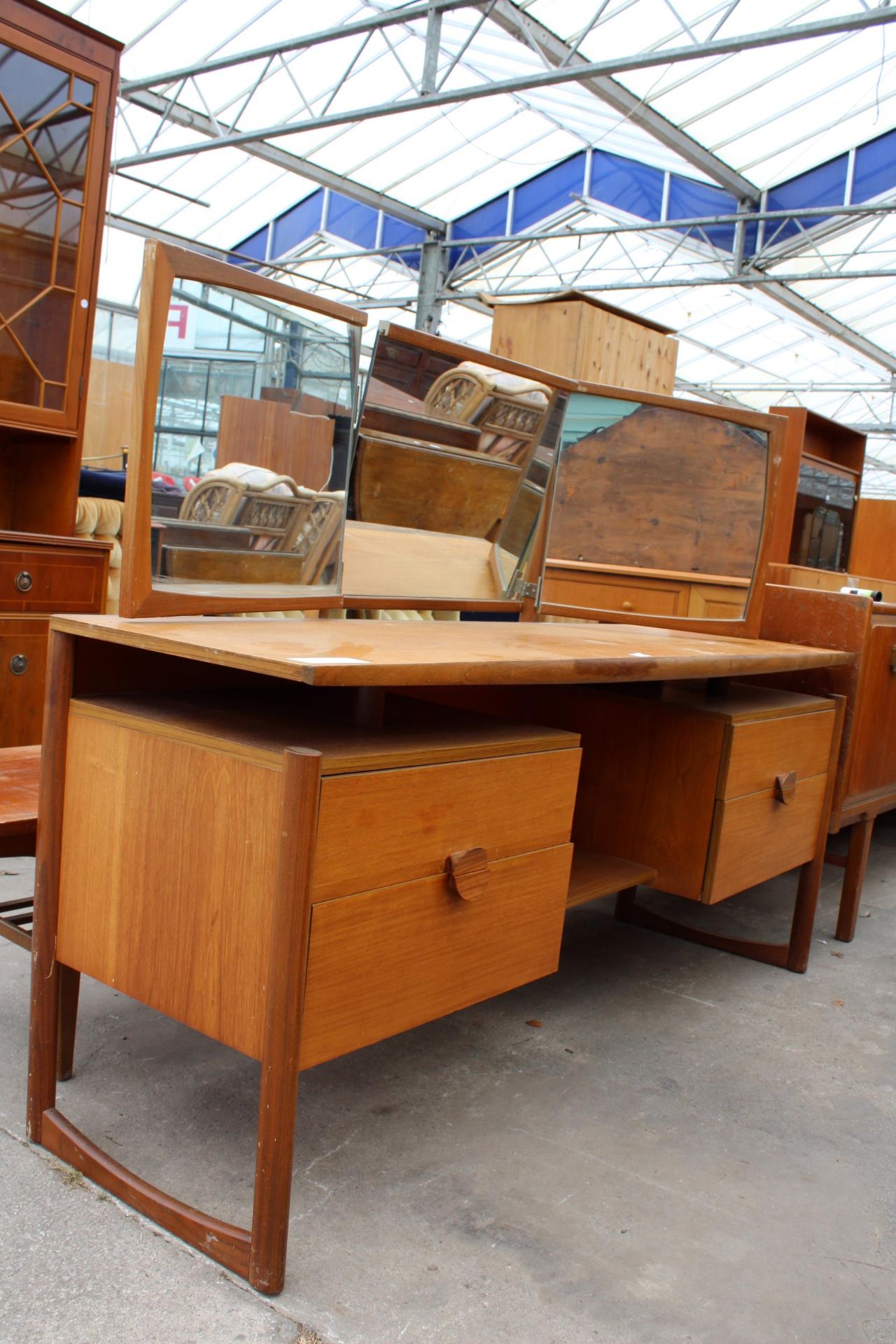 A RETRO TEAK TWIN PEDESTAL DRESSING TABLE ENCLOSING FOUR DRAWERS WITH TRIPLE MIRROR 61" WIDE - Image 2 of 3