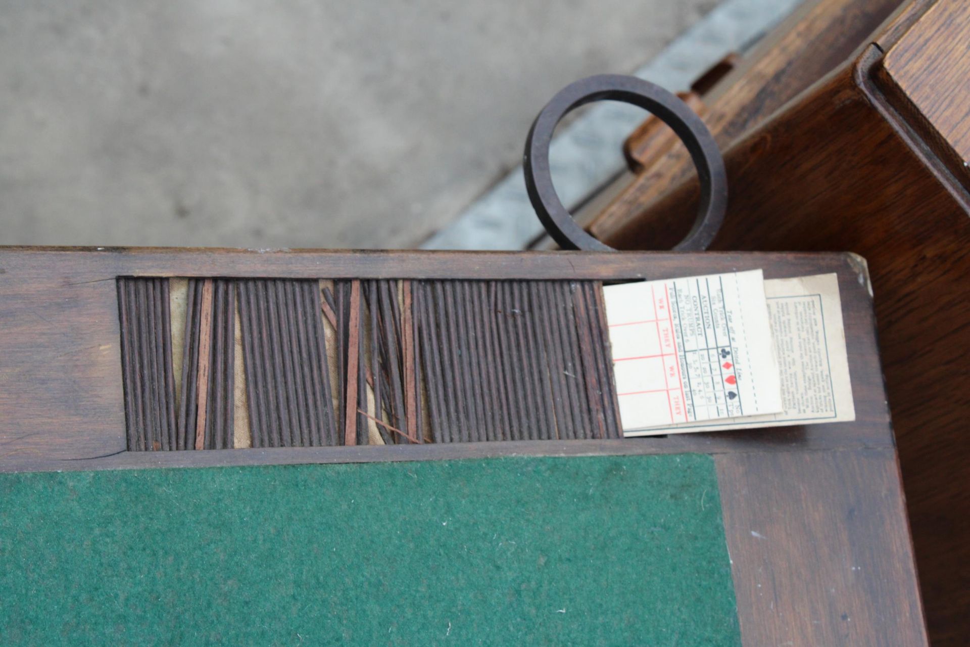 AN EARLY 20TH CENTURY FOLDING CARD TABLE WITH BAKALITE FOLD AWAY GLASS HOLDERS AND TAMBOUR SCORE - Image 4 of 7