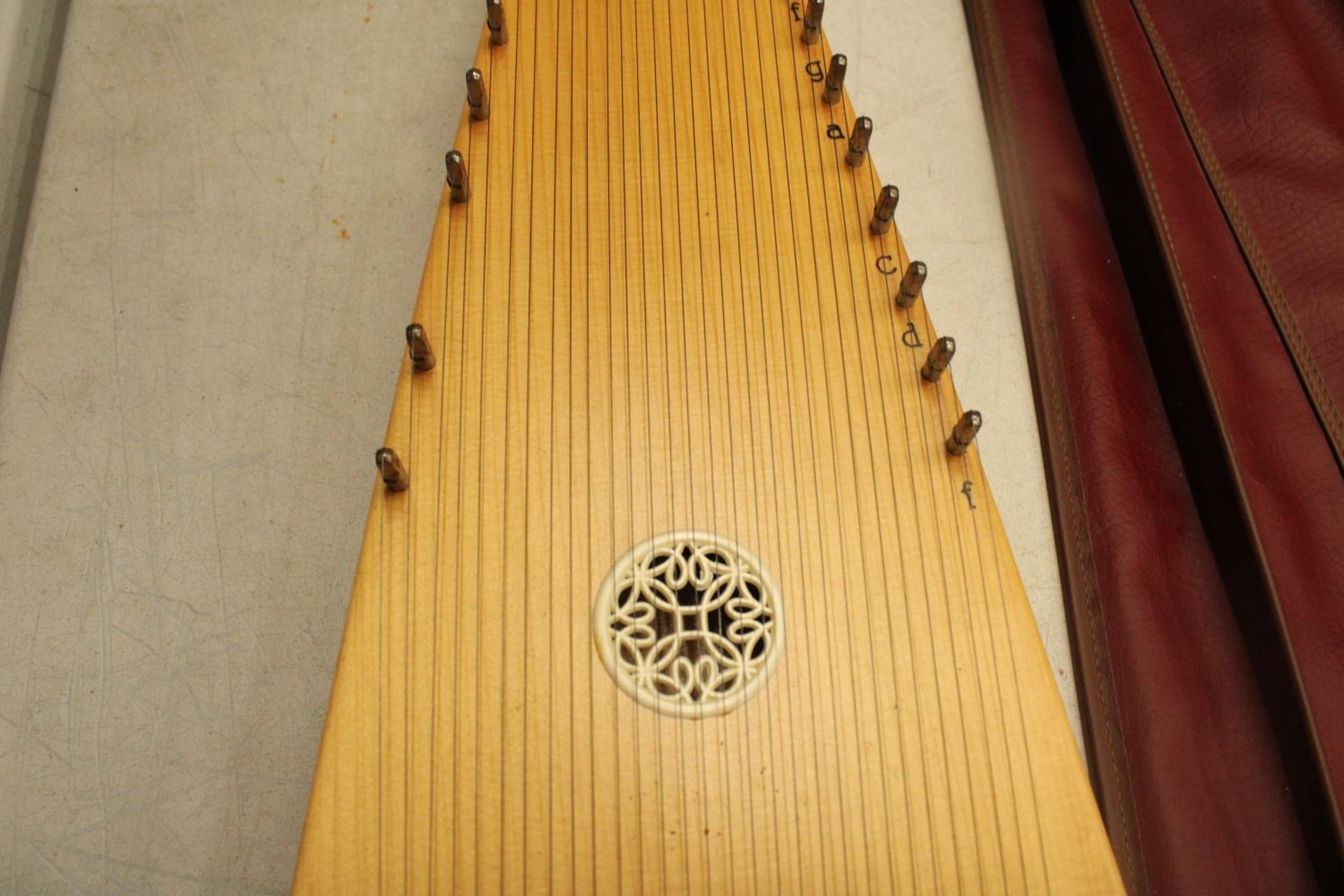 A HOPF PSALTERY WITH TUNING KEY AND STORAGE BAG - Image 3 of 3