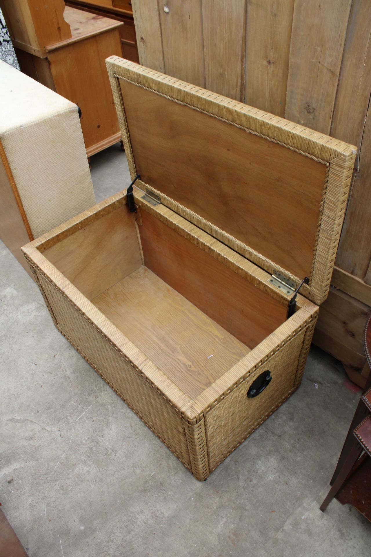 A MODERN WICKER BLANKET CHEST, 36" X 20" - Image 2 of 2