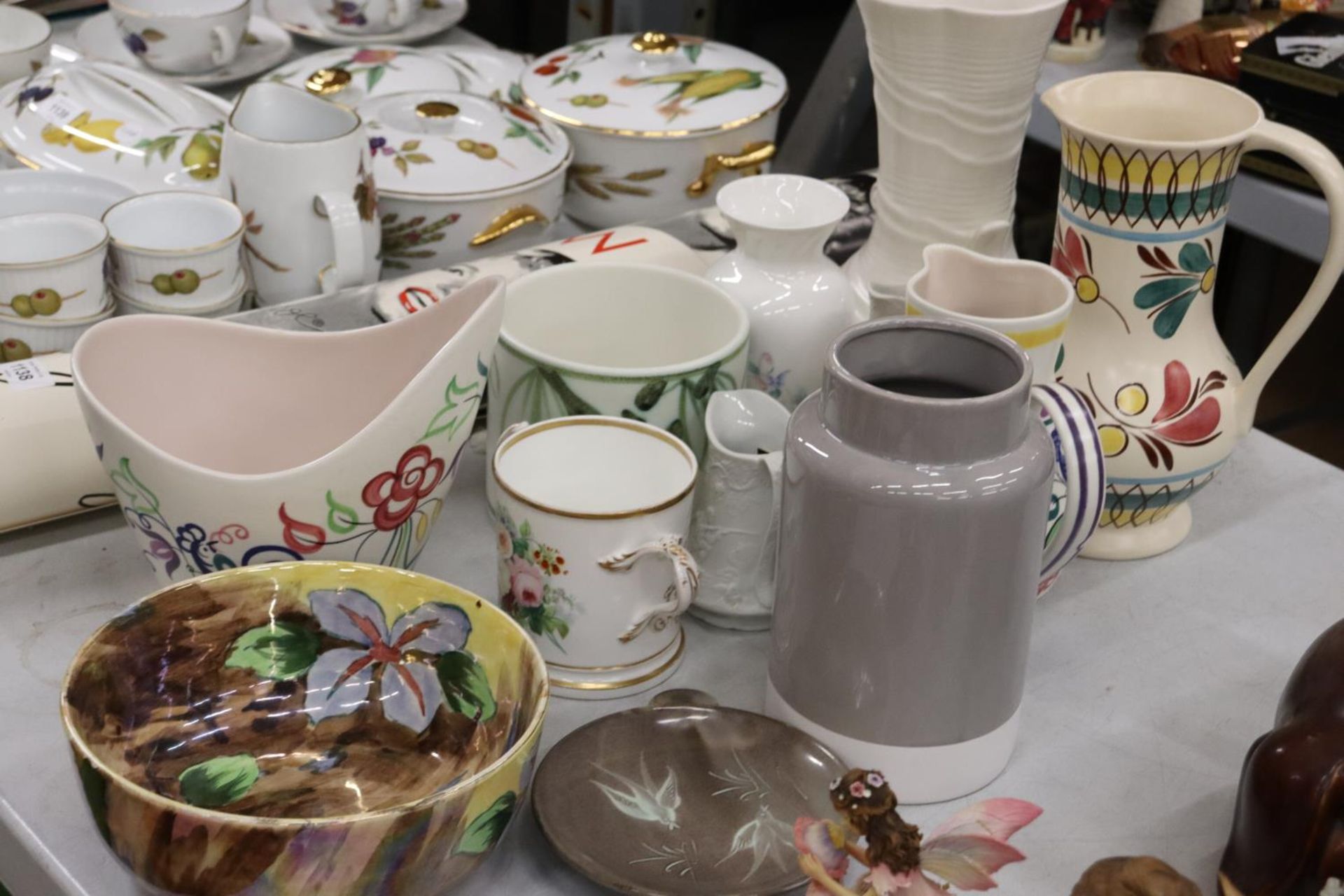 A QUANTITY OF CERAMICS TO INCLUDE PORTMERION JUGS, POOLE POTTERY, AYNSLEY LITTLE SWEETHEART, - Image 2 of 5