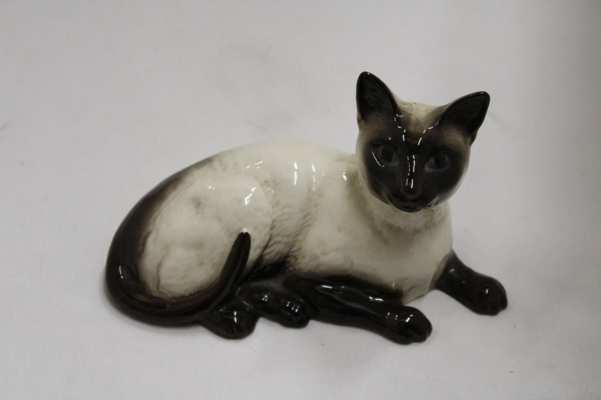 A BESWICK SIAMESE CAT