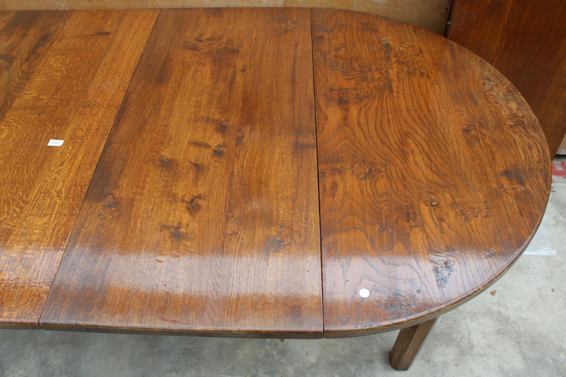 AN OAK BESPOKE EXTENDING DINING TABLE ON SQUARE CHAMFERRED LEGS, 48" X 24", WITH FOUR LEAVES, EACH - Image 6 of 7