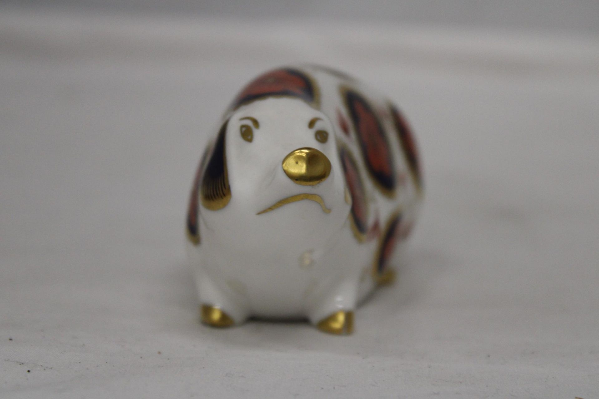 A ROYAL CROWN DERBY PIG (SECONDS) - Image 2 of 5