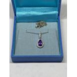 A SILVER AND AMETHYST NECKLACE IN A PRESENTATION BOX