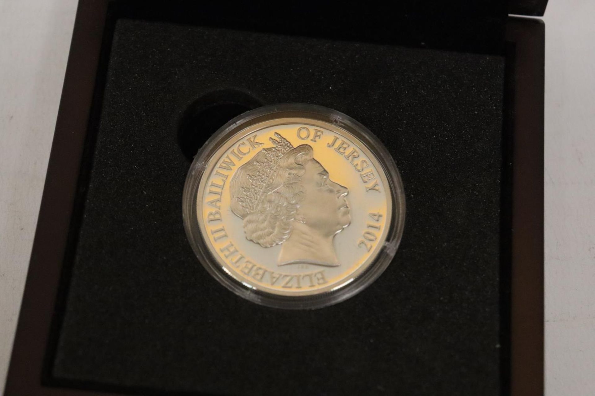 JERSEY 2014 , 70TH ANNIVERSARY OF D-DAY , £5 SILVER PROOF COIN . BOXED & ENCAPSULATED - Image 2 of 4