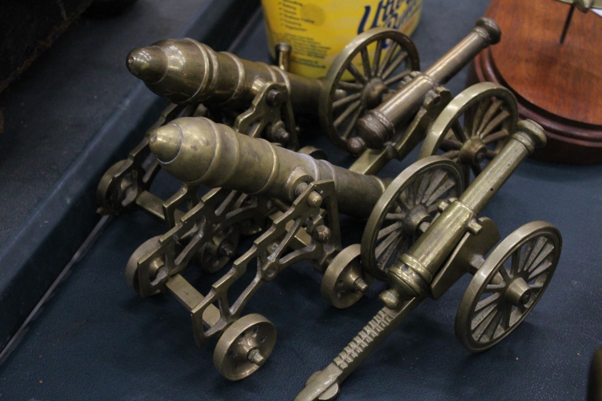 FIVE VINTAGE BRASS CANONS - Bild 3 aus 6