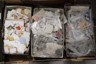 A LARGE QUANTITY OF MIXED STAMPS TO INCLUDE GB AND FOREIGN