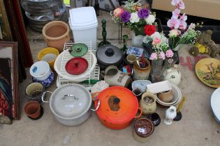 A LARGE ASSORTMENT OF HOUSEHOLD ITEMS TO INCLUDE A LE CRUESET COOKING POT, STONEWRE POTS AND VASES