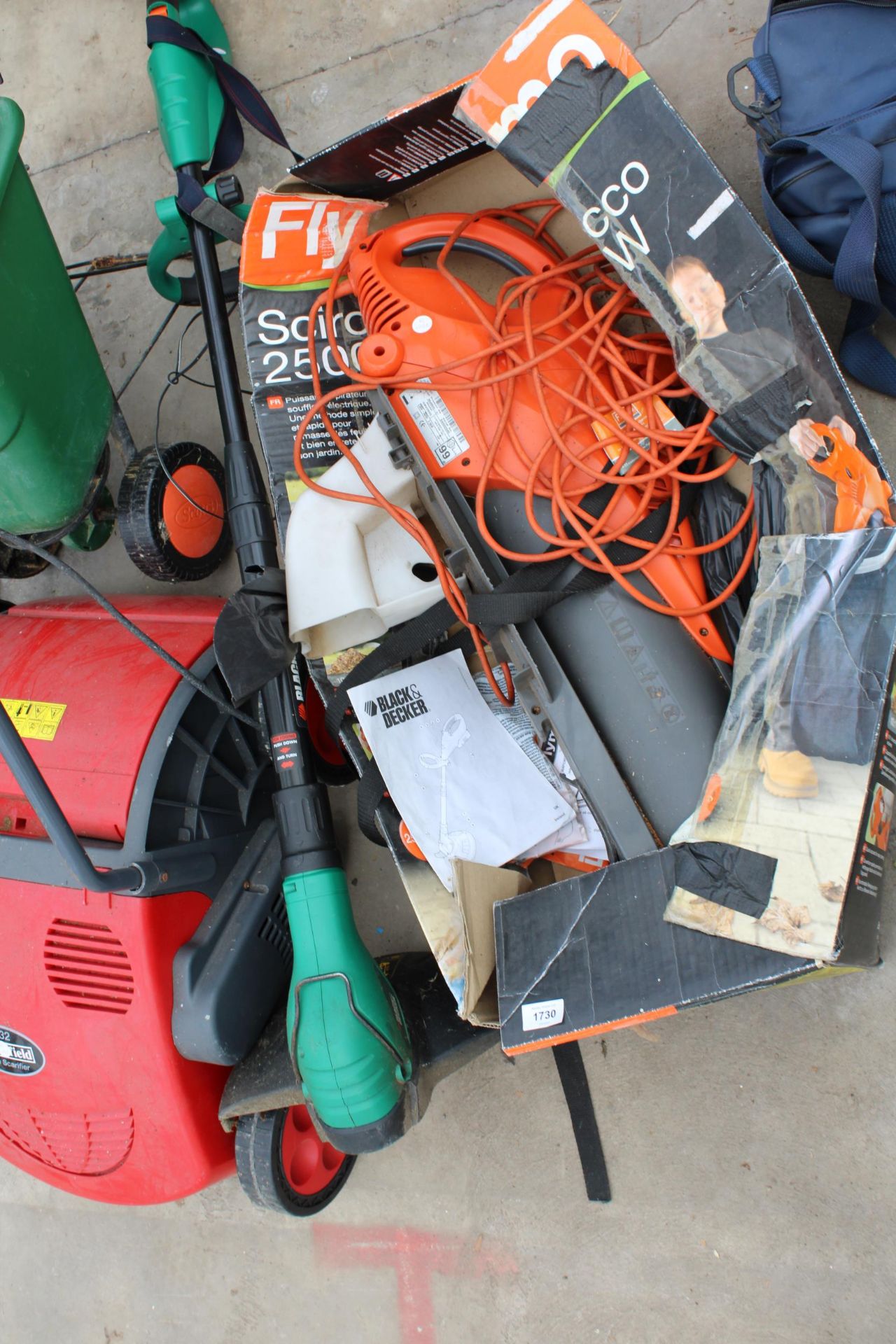 AN ASSORTMENT OF GARDEN ITEMS TO INCLUDE A MOUNTFIELD SCARIFIER, AN ELECTRIC GRASS STRIMMER AND A - Image 3 of 4