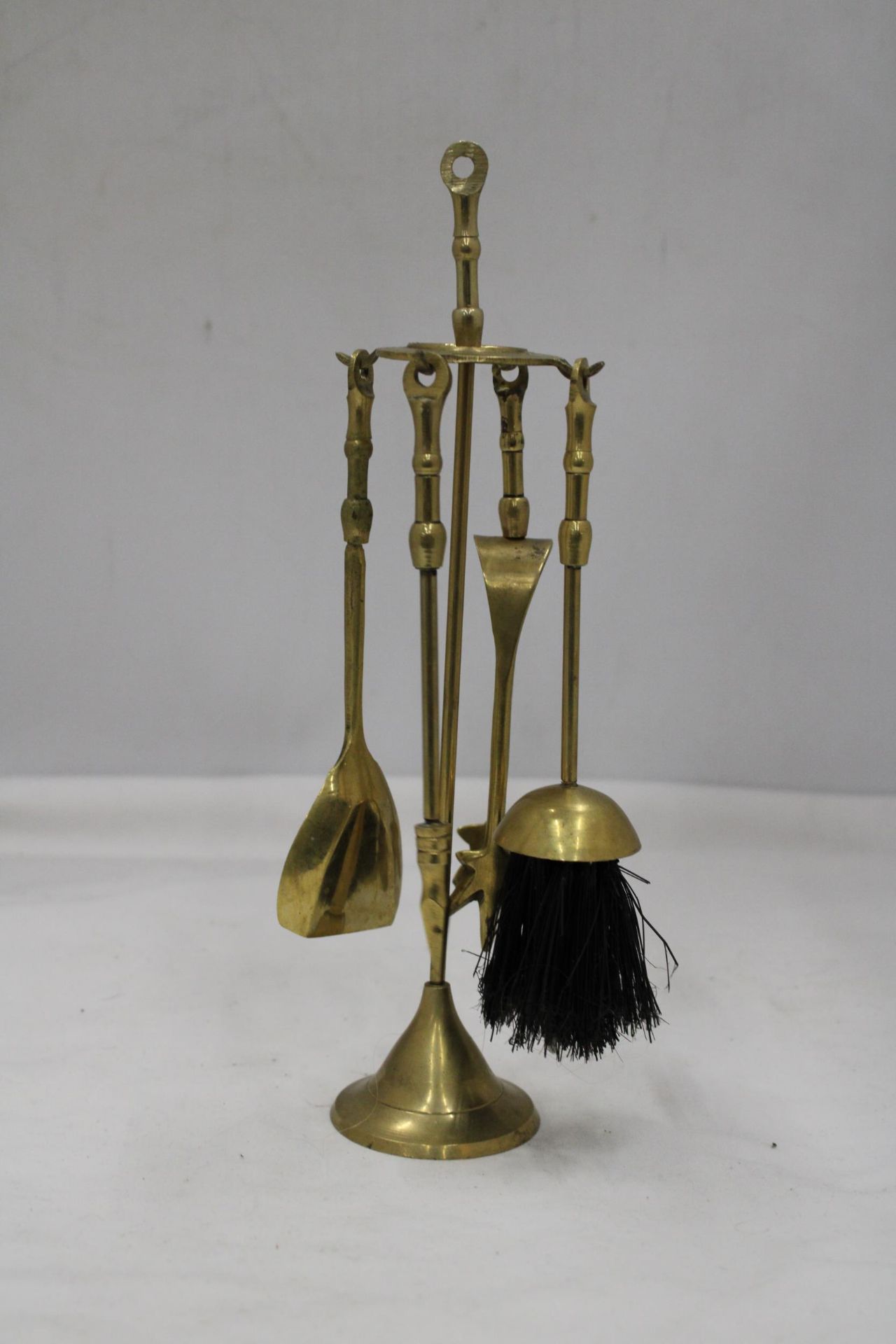 A BRASS APPRENTICE PIECE COMPANION SET - Image 2 of 5