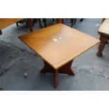 A RETRO TEAK 20.5" SQUARE COFFEE TABLE ON GEOMETRIC BASE