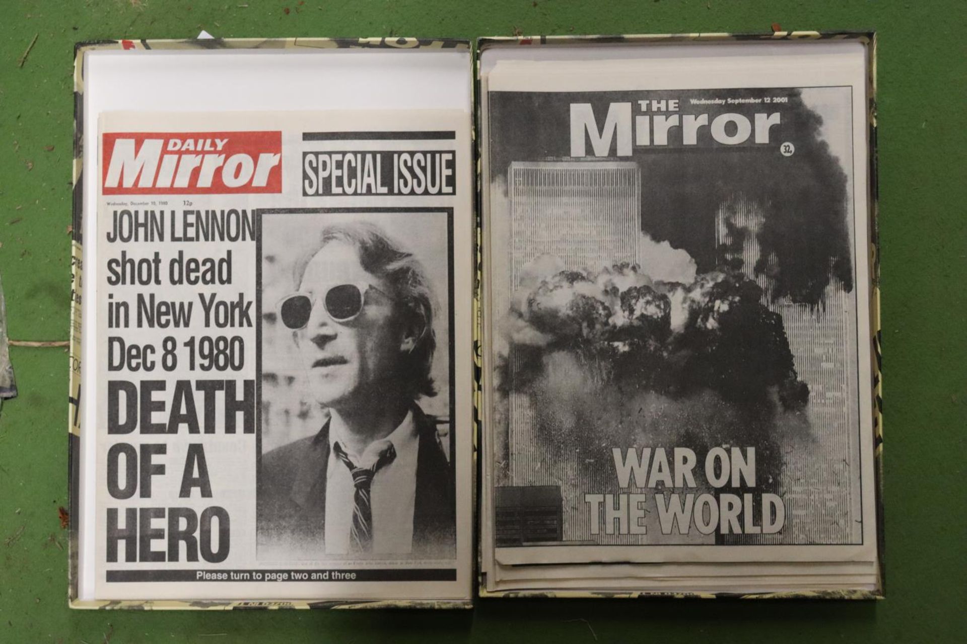 A BOXED 'HISTORIC HEADLINES' SET, WITH SIX REPRINTED NEWSPAPERS TAKEN FROM ORIGINALS, TO INCLUDE THE - Image 2 of 4