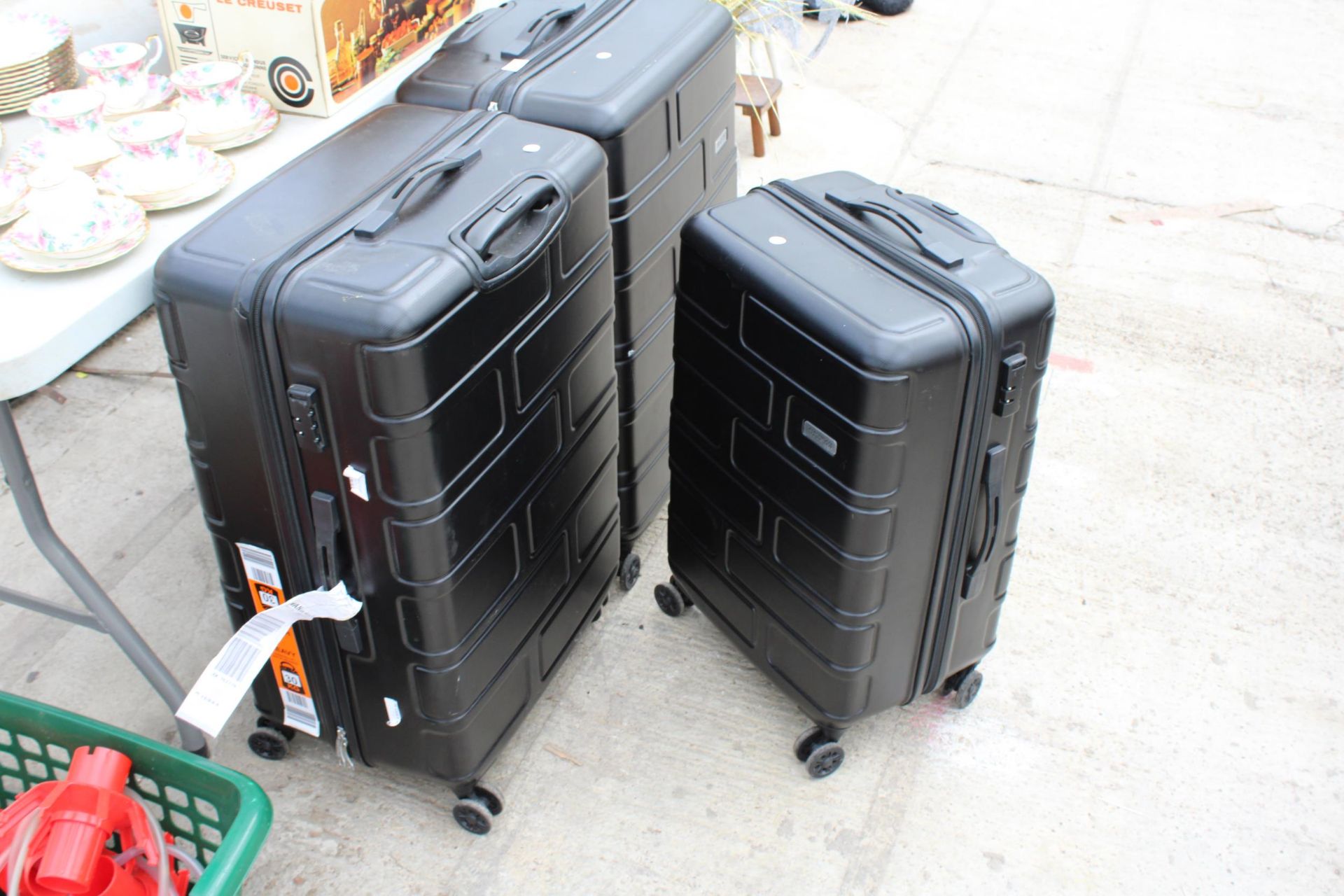 A SET OF THREE AMERICAN TOURISTER SUITCASES - Image 2 of 2