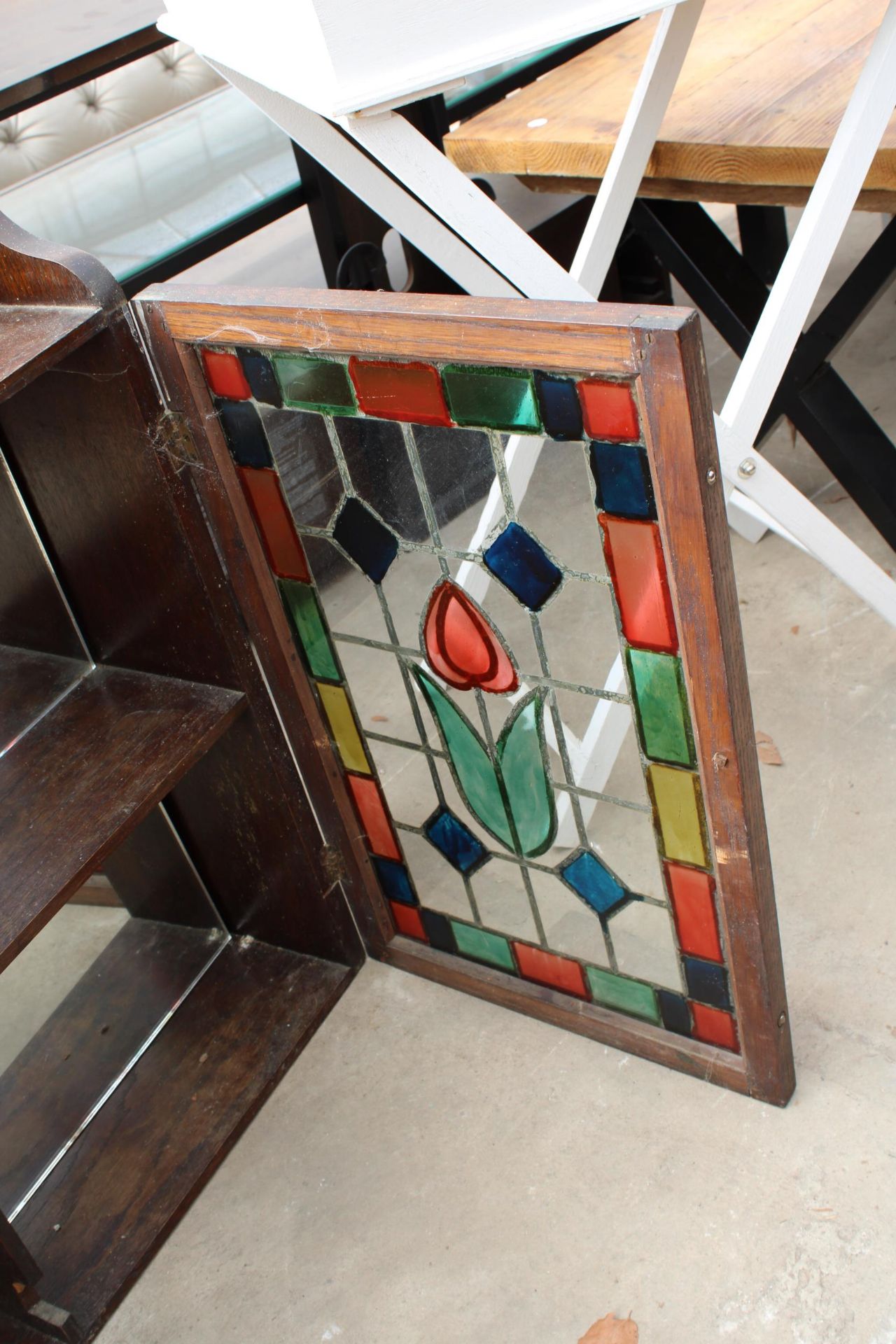 A MID 20TH CENTURY OAK CABINET WITH GALLERY TOP AND TWO GLAZED AND LEADED DOORS, 30" WIDE - Image 4 of 5