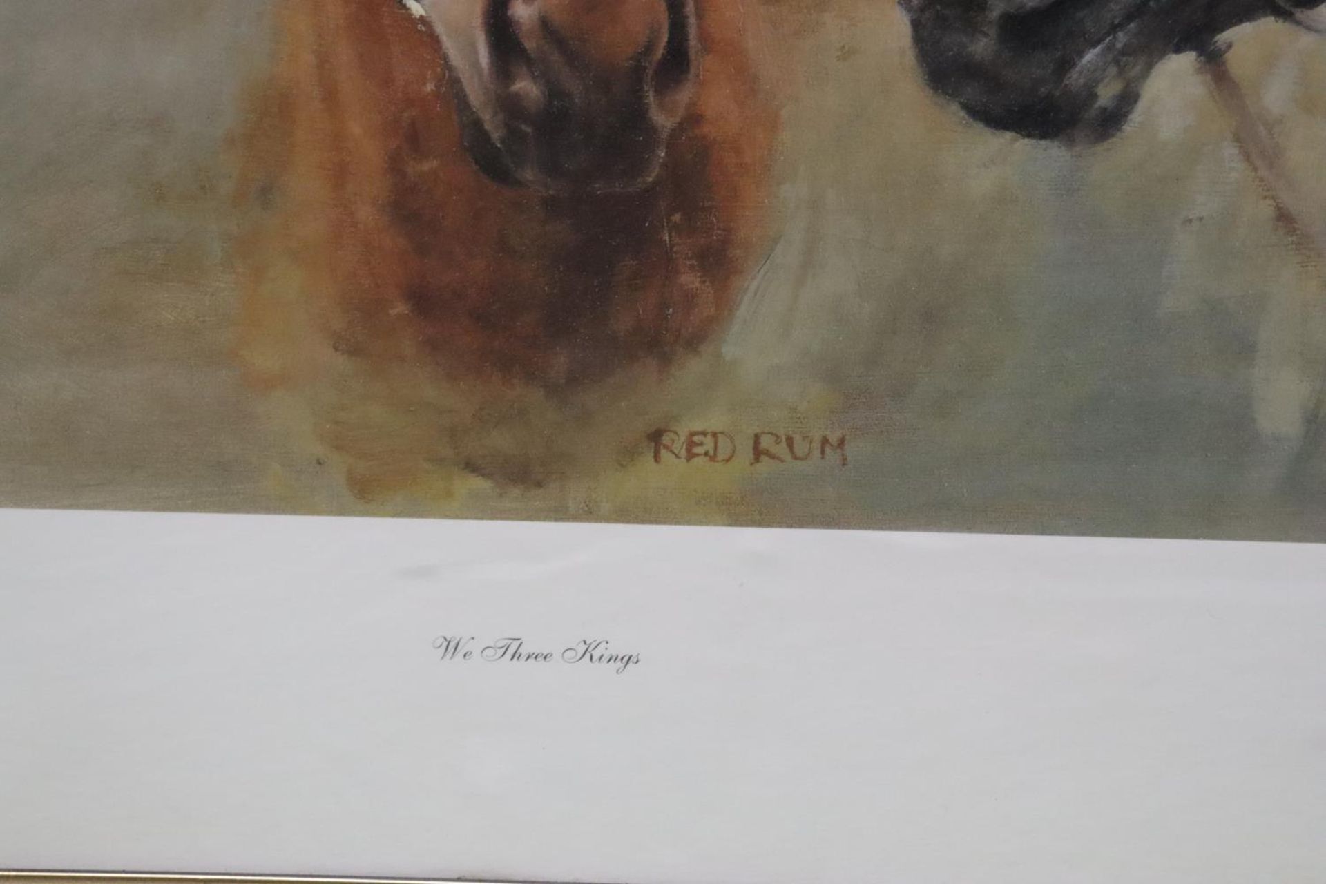 A FRAMED PRINT OF RACEHORSES, ARKLE, RED RUM AND DESERT ORCHID, 'WE THREE KINGS, 84CM X 60CM - Bild 4 aus 4