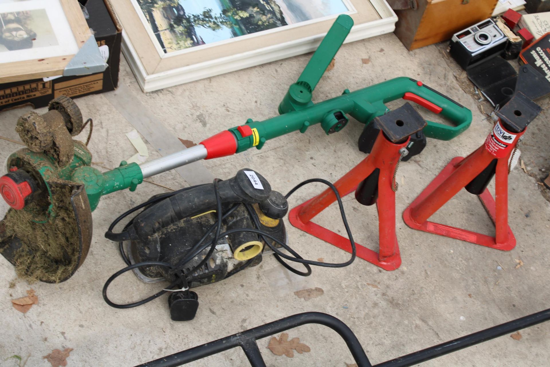 AN ELECTRIC WOOD PLANE, A PAIR OF AXLE STANDS AND A QUALCAST BATTERY POWERED STRIMMER - Image 2 of 2