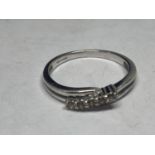 A 9 CARAT WHITE GOLD RING WITH FIVE IN LINE STONES SIZE N